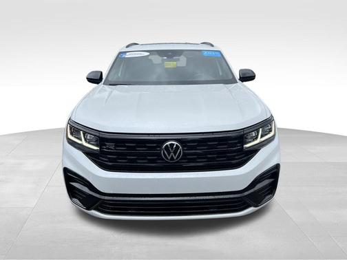 Opal White Pearl 2023 Volkswagen Atlas Cross Sport 3.6L V6 SEL R-Line