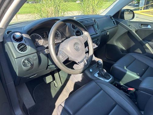 Pepper / Gray 2015 Volkswagen Tiguan Auto SE w/Appearance