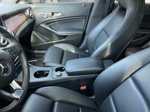 Photo 6 of 6 of 2018 Mercedes-Benz CLA 250 Base 4MATIC