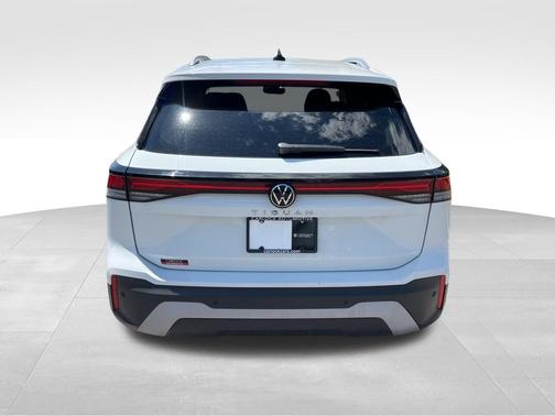 Pure White 2025 Volkswagen Tiguan 2.0T S
