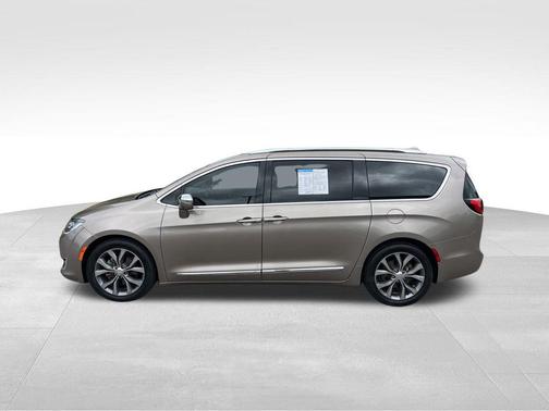 Molten Silver 2018 Chrysler Pacifica Limited