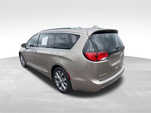 Molten Silver 2018 Chrysler Pacifica Limited