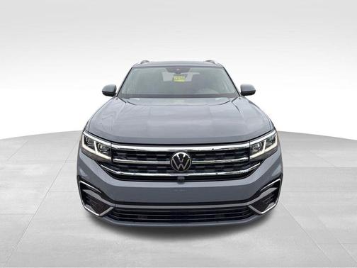 Pure Gray 2023 Volkswagen Atlas Cross Sport 3.6L V6 SEL Premium R-Line