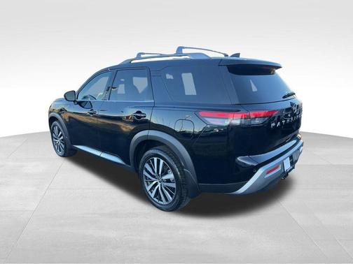 2022 Nissan Pathfinder Platinum 4WD