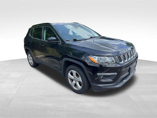 Diamond Black Crystal Pearlcoat 2018 Jeep Compass Latitude