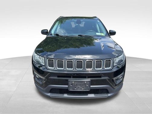 Diamond Black Crystal Pearlcoat 2018 Jeep Compass Latitude