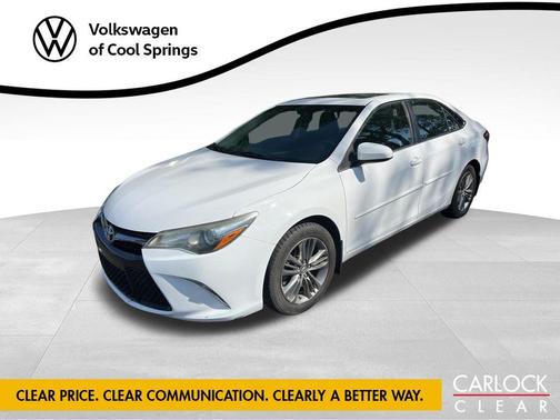 Super White 2017 Toyota Camry SE