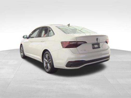 Pure White 2022 Volkswagen Jetta 1.5T SE