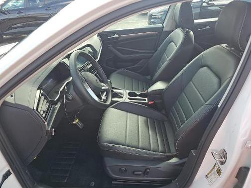 Pure White 2022 Volkswagen Jetta 1.5T SE