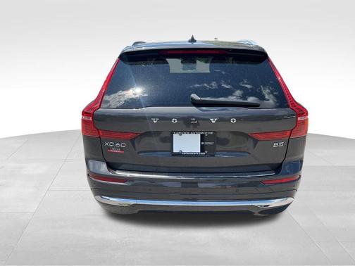 Platinum Grey Metallic 2023 Volvo XC60 B5 Ultimate Bright Theme