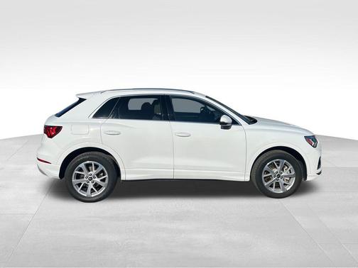 Ibis White 2023 Audi Q3 Premium Plus 40 TFSI quattro Tiptronic