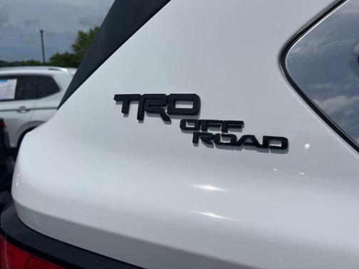 Ice Cap 2023 Toyota Sequoia SR5