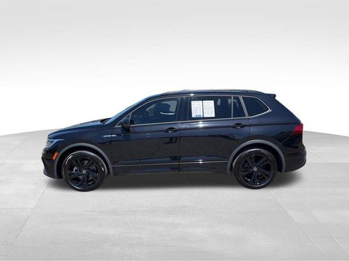 Deep Black Pearl 2024 Volkswagen Tiguan 2.0T SE R-Line Black