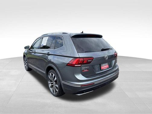 Platinum Gray Metallic 2018 Volkswagen Tiguan 2.0T SEL