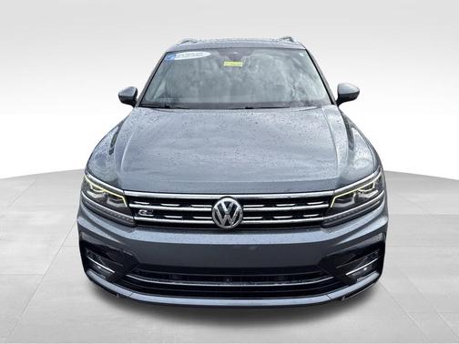 Platinum Gray Metallic 2018 Volkswagen Tiguan 2.0T SEL