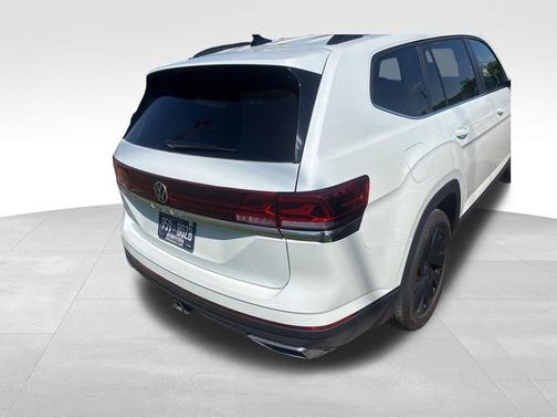 opal white pearl 2026 Volkswagen Atlas 2.0T SE w/Technology
