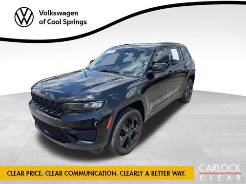 Diamond Black Crystal Pearlcoat 2023 Jeep Grand Cherokee Altitude