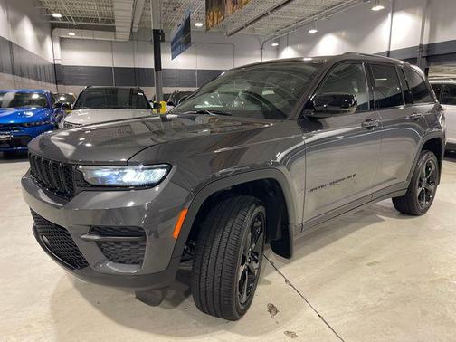 2025 Jeep Grand Cherokee Laredo