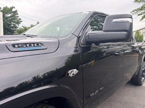 Diamond Black Crystal Pearlcoat 2026 RAM 1500 Big Horn