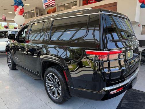 2025 Jeep Wagoneer Base