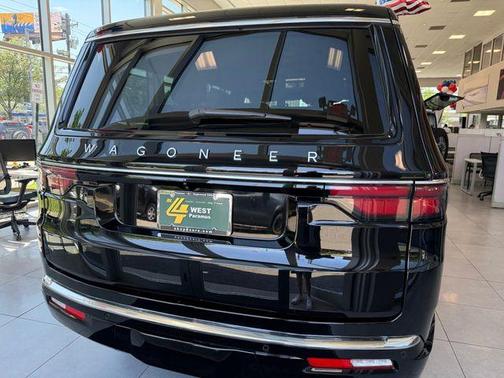 2025 Jeep Wagoneer Base