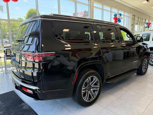 2025 Jeep Wagoneer Base