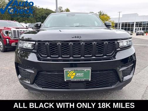 Diamond Black Crystal Pearlcoat 2023 Jeep Grand Cherokee Altitude X