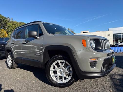 Sting-Gray Clearcoat 2022 Jeep Renegade Latitude
