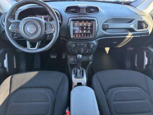 Sting-Gray Clearcoat 2022 Jeep Renegade Latitude