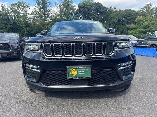 Diamond Black Crystal Pearlcoat 2023 Jeep Grand Cherokee Limited