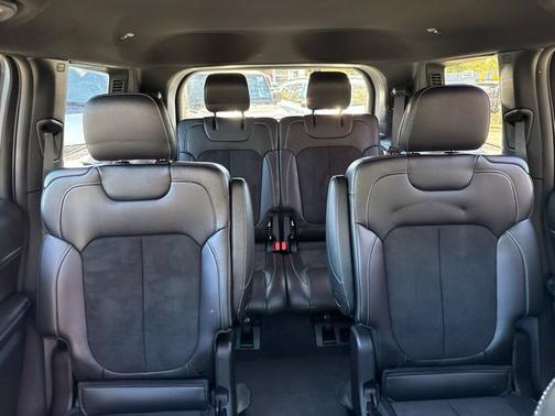 Bright White Clearcoat 2024 Jeep Grand Cherokee L Altitude