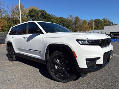 Bright White Clearcoat 2024 Jeep Grand Cherokee L Altitude