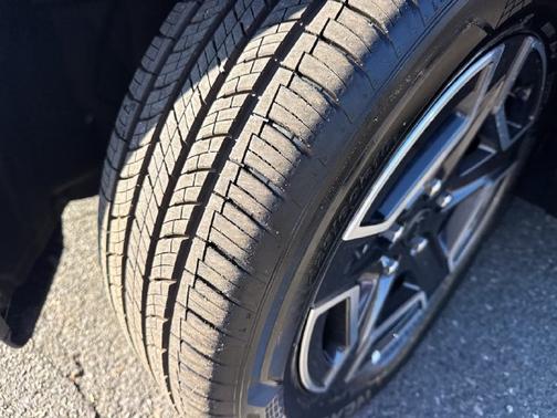 Diamond Black Crystal Pearlcoat 2026 Jeep Cherokee Limited