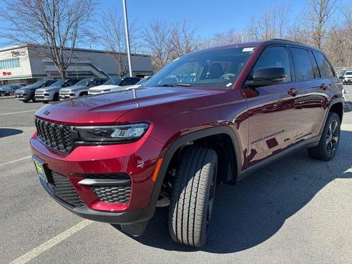 2025 Jeep Grand Cherokee Laredo