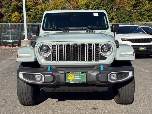 Earl Clearcoat 2024 Jeep Wrangler Sahara