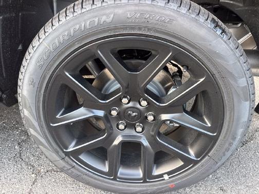 Diamond Black Crystal Pearlcoat 2027 RAM 1500 Laramie