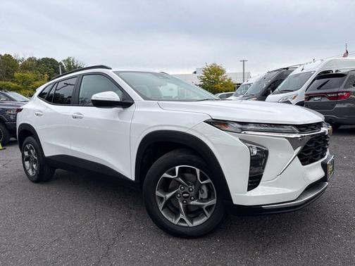 Summit White 2026 Chevrolet Trax LT