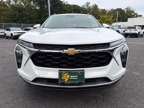 Summit White 2026 Chevrolet Trax LT