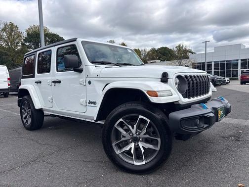 Bright White Clearcoat 2024 Jeep Wrangler Sport S