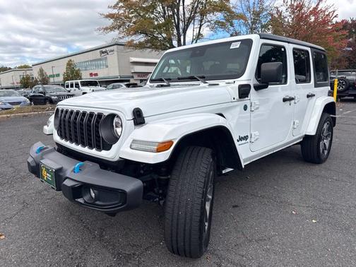 Bright White Clearcoat 2024 Jeep Wrangler Sport S