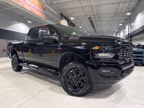 Diamond Black Crystal Pearlcoat 2026 RAM 2500 Big Horn