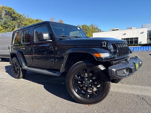 Black Clearcoat 2024 Jeep Wrangler Sahara