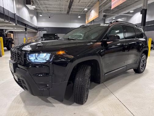 Diamond Black Crystal Pearlcoat 2026 Jeep Cherokee Limited