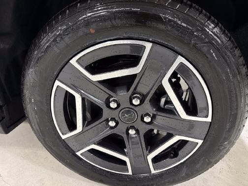 Diamond Black Crystal Pearlcoat 2026 Jeep Cherokee Limited