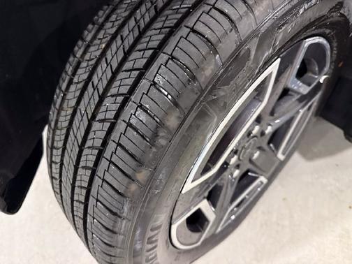 Diamond Black Crystal Pearlcoat 2026 Jeep Cherokee Limited