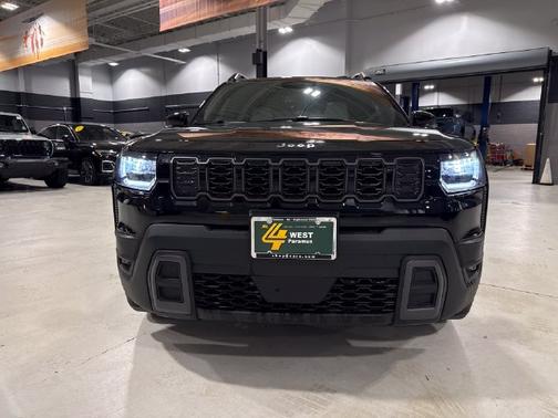 Diamond Black Crystal Pearlcoat 2026 Jeep Cherokee Limited