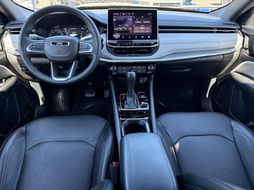 Diamond Black Crystal Pearlcoat 2023 Jeep Compass Limited