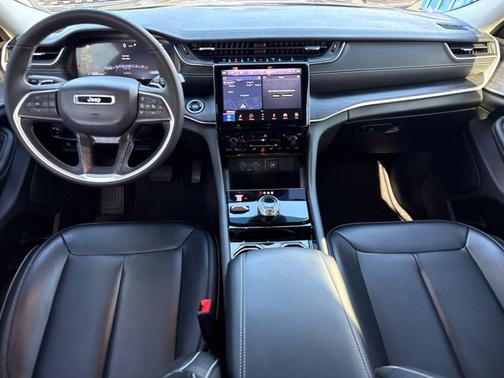 Diamond Black Crystal Pearlcoat 2023 Jeep Grand Cherokee L Limited