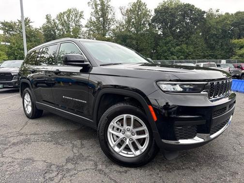 Diamond Black Crystal Pearlcoat 2025 Jeep Grand Cherokee L Laredo
