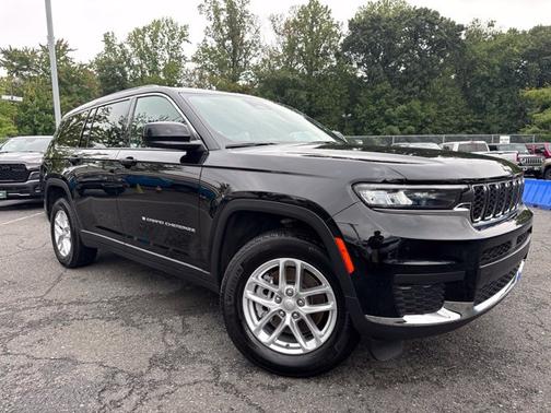 Diamond Black Crystal Pearlcoat 2025 Jeep Grand Cherokee L Laredo